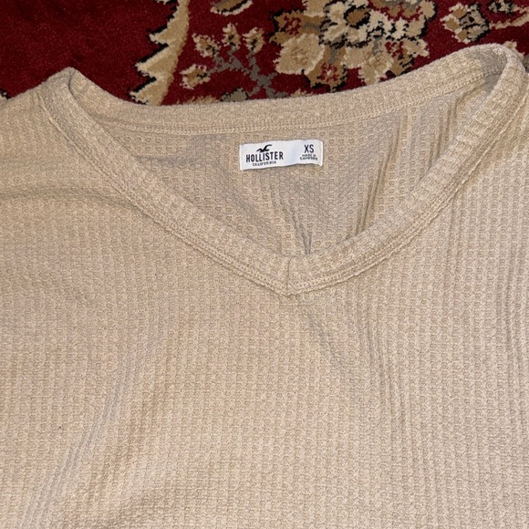 Hollister Beige Textured V-Neck Top - Picture 2 of 5